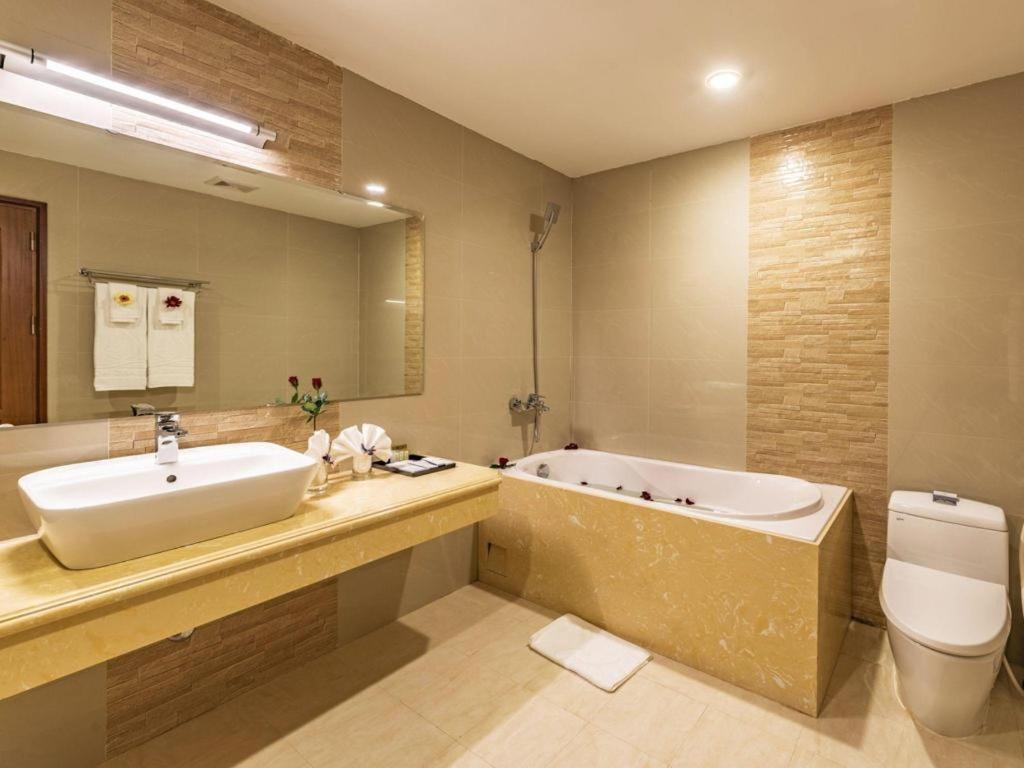 Lam Giang Hotel Vinh Bagian luar foto