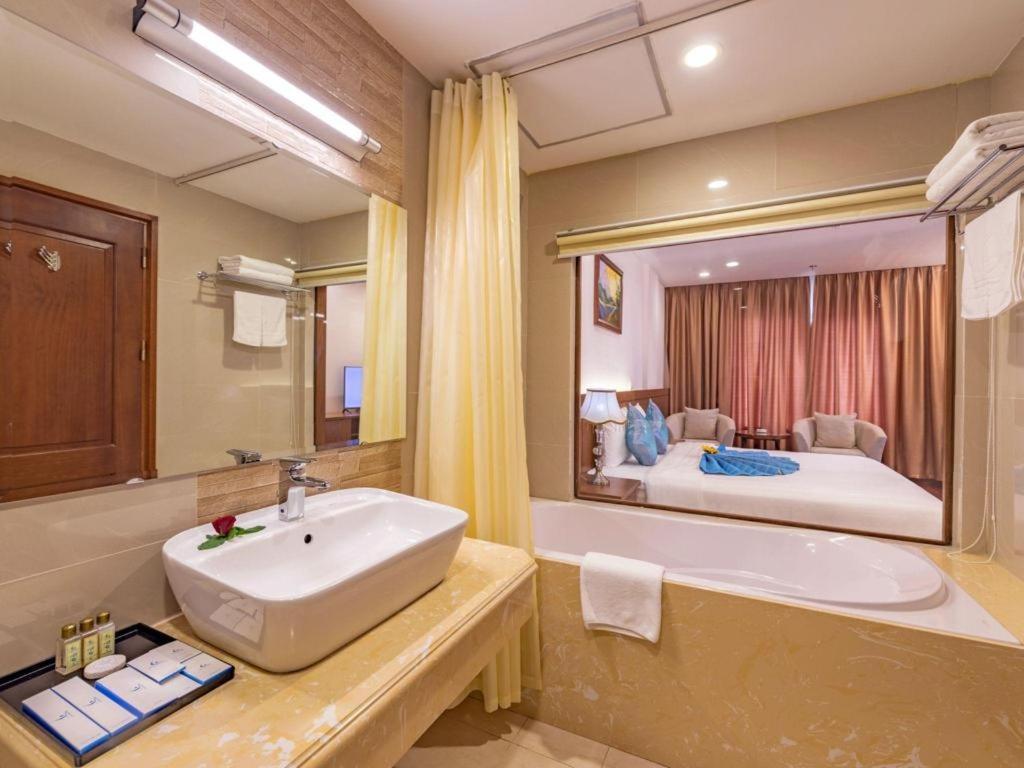 Lam Giang Hotel Vinh Bagian luar foto