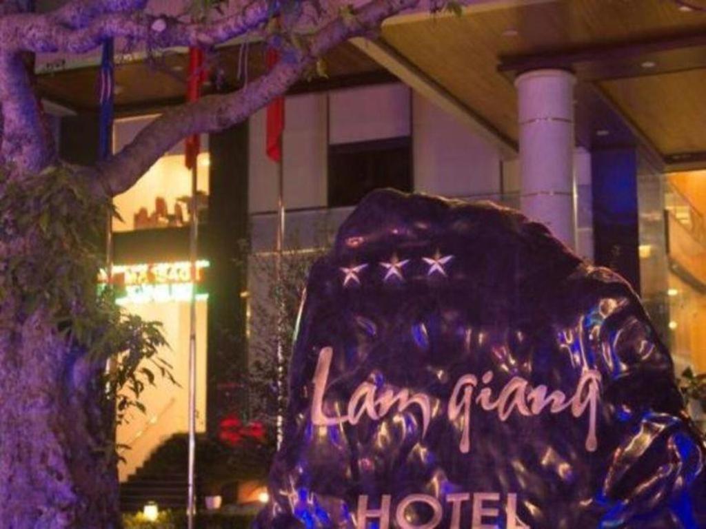 Lam Giang Hotel Vinh Bagian luar foto