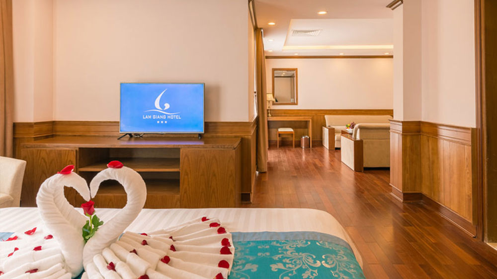 Lam Giang Hotel Vinh Bagian luar foto