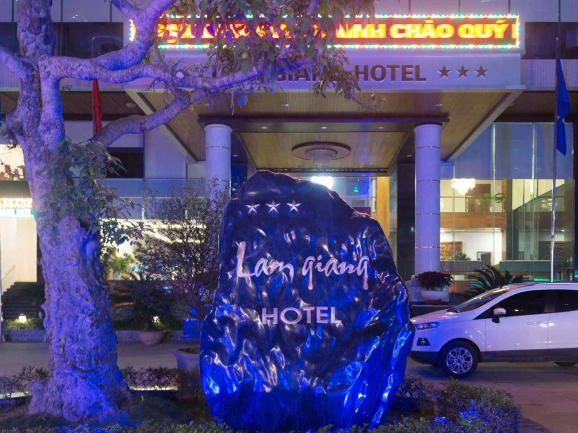 Lam Giang Hotel Vinh Bagian luar foto