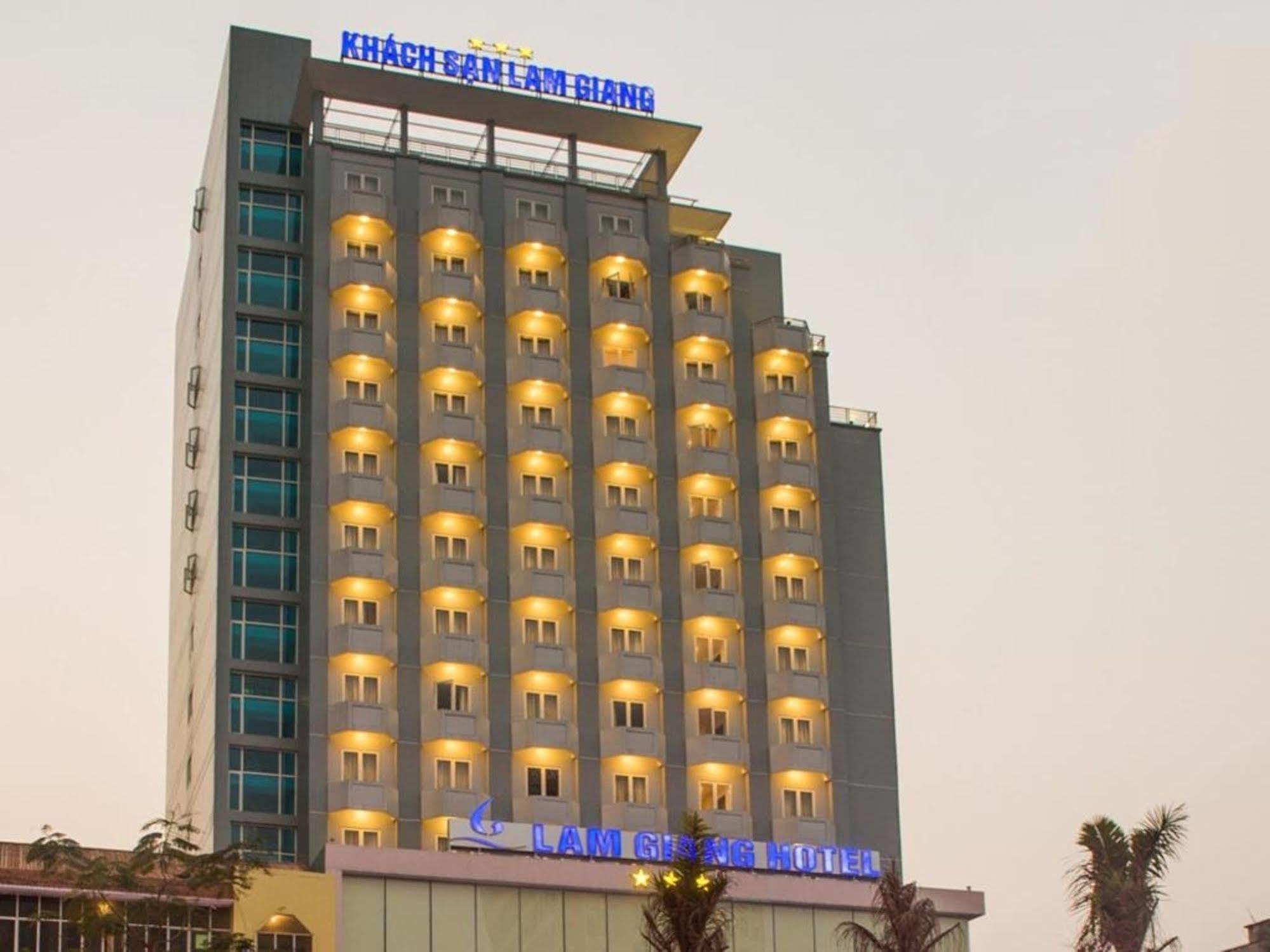 Lam Giang Hotel Vinh Bagian luar foto