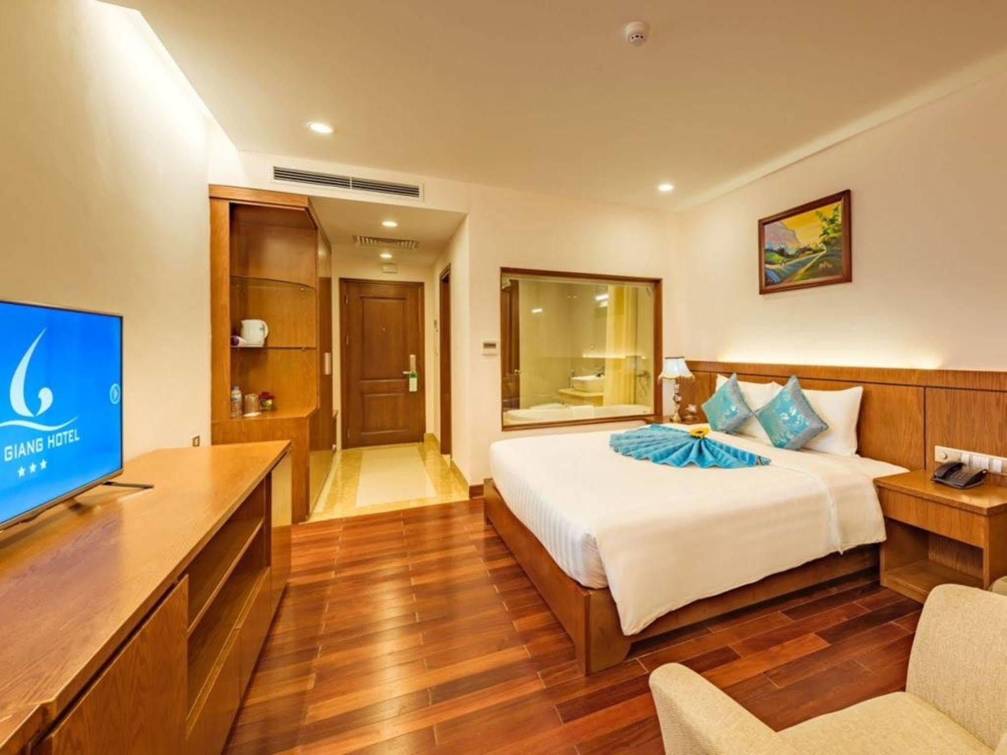Lam Giang Hotel Vinh Bagian luar foto