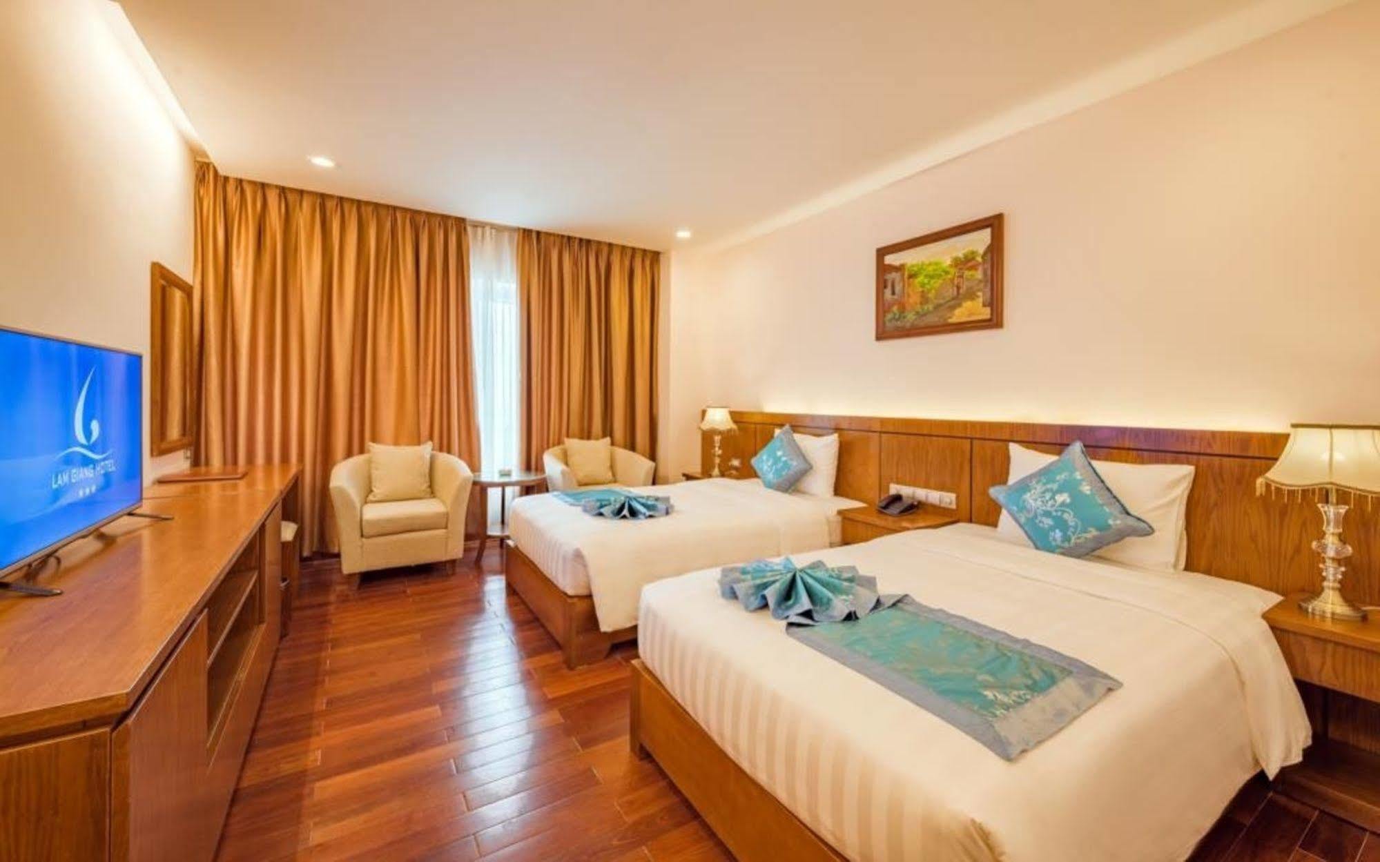 Lam Giang Hotel Vinh Bagian luar foto