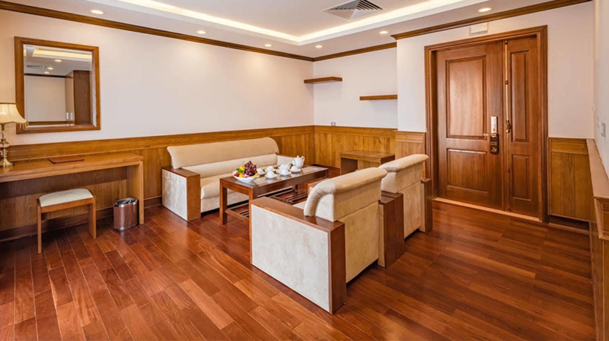 Lam Giang Hotel Vinh Bagian luar foto