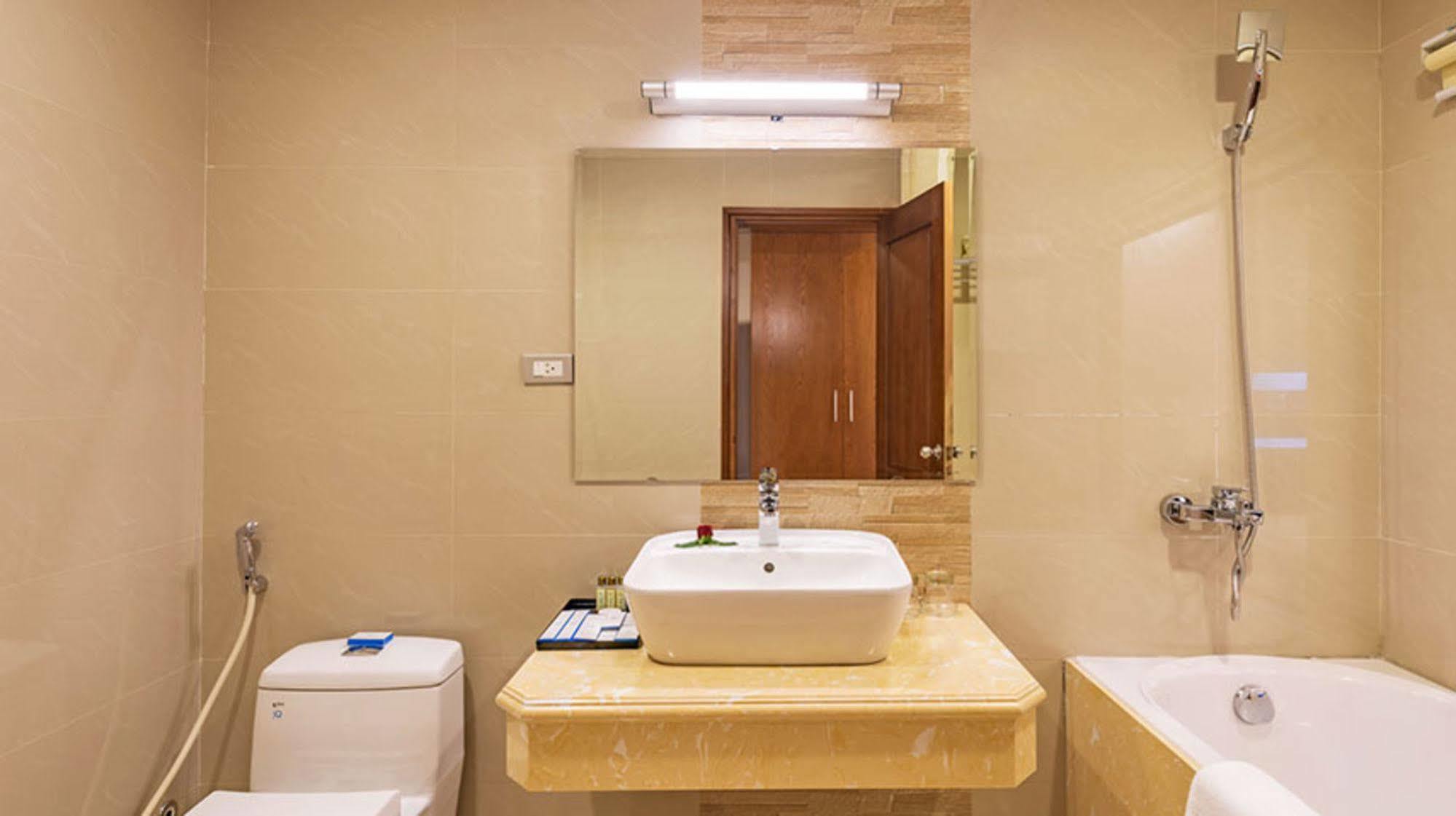 Lam Giang Hotel Vinh Bagian luar foto