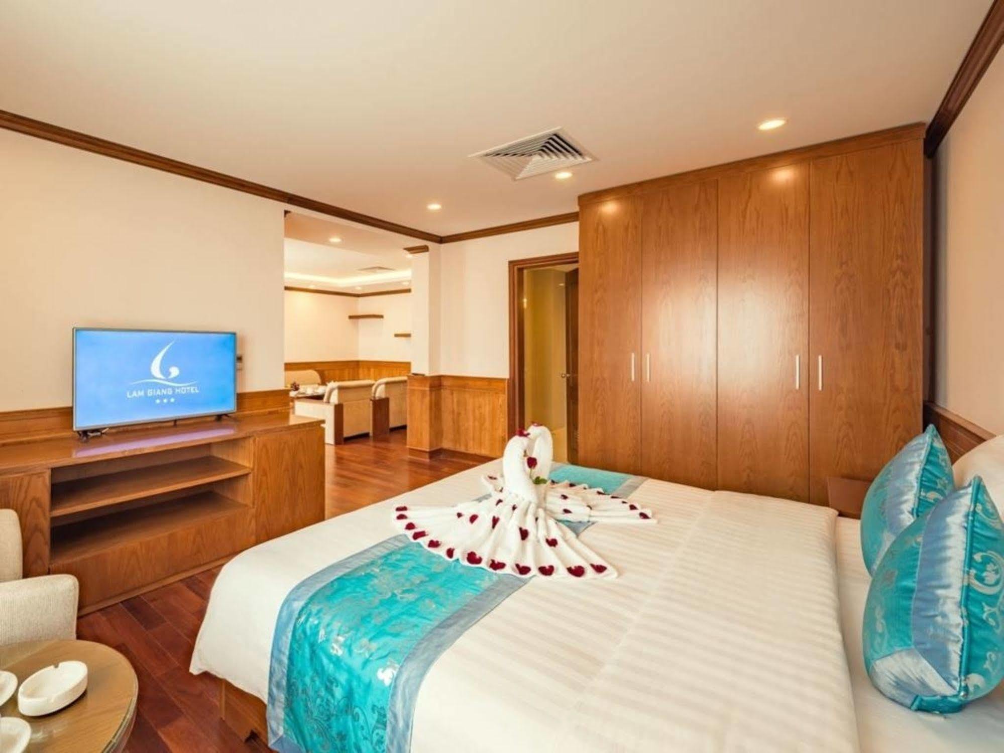 Lam Giang Hotel Vinh Bagian luar foto