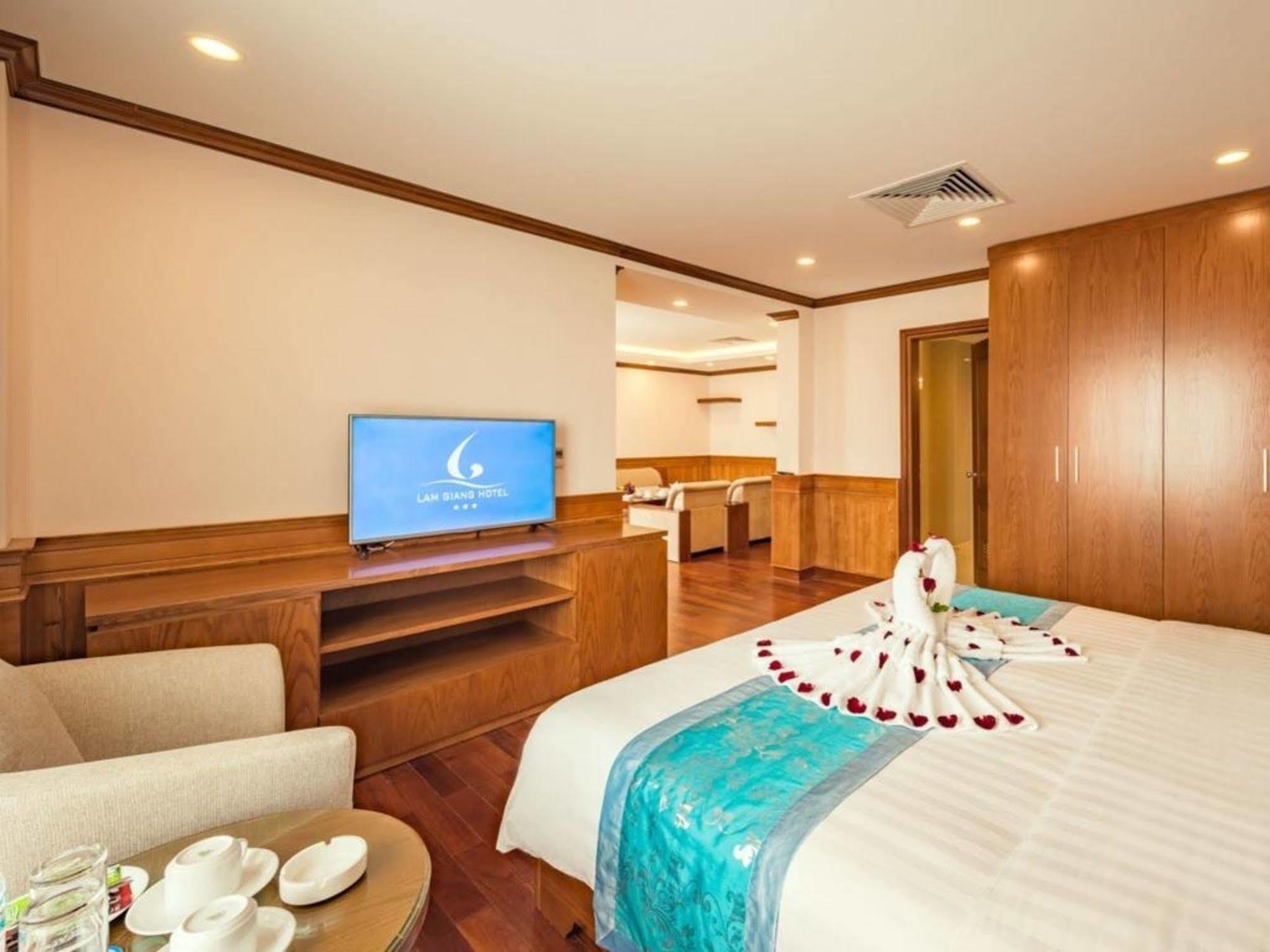 Lam Giang Hotel Vinh Bagian luar foto