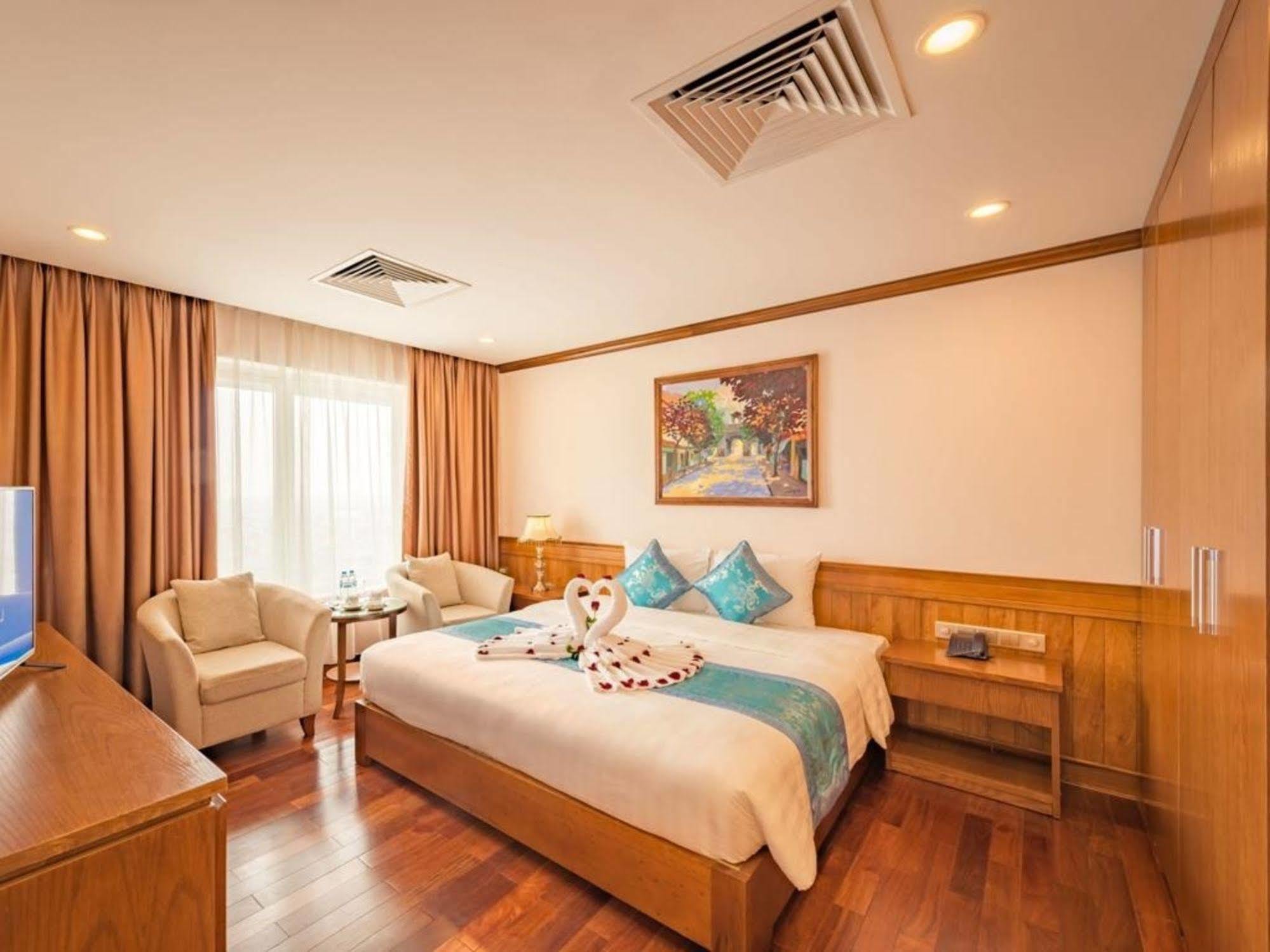Lam Giang Hotel Vinh Bagian luar foto